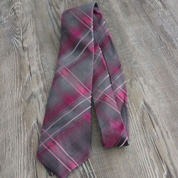 Arrow  100% silk tie magenta and gray NWOT - Picture 1 of 7